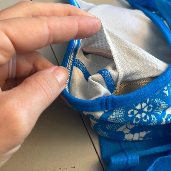 Lululemonm tank w built-in padded sports braw - Picture 6 of 8